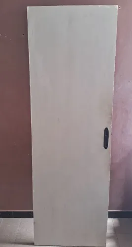 Porta de madeira 120$