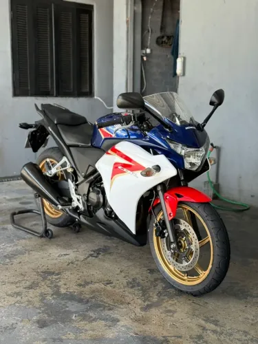 Cbr 250r em estado de nova