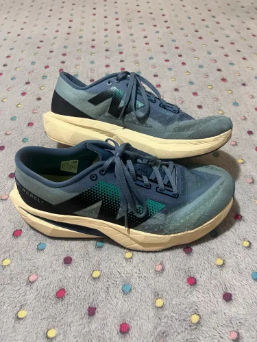 tênis new balance fuelcell rebel v4 azul