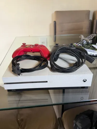 Vende-se Xbox one s de 1000gb 