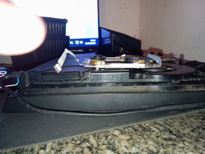 Ps4,para retirar peças,tem todas as peças nele,menos a carcaça