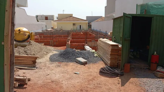 PEDREIRO/EMPREITEIRO