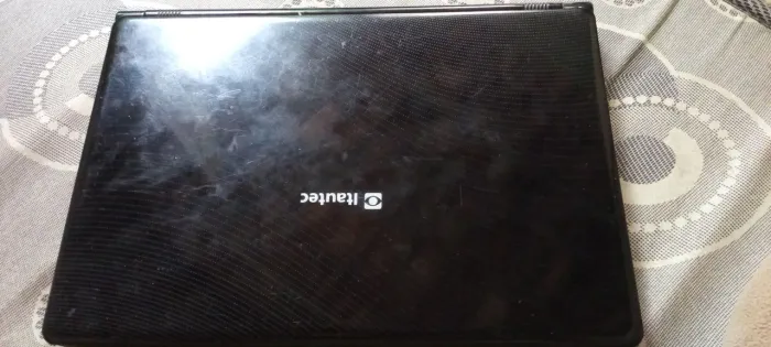 Notebook Itautec i3 6 de ram também troco em uma placa de vídeo