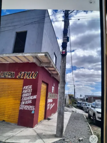 Vendo casa com 3 salas comerciais em baixo 