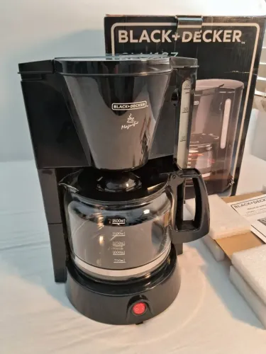 Cafeteira Elétrica Black & Decker Magnific CM4163 Magnific Outlet Cor Preto - 220V