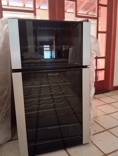 Adega easycooler 29 garrafas climatizada
