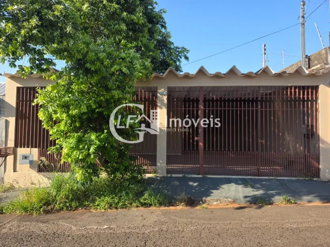 Casa para locação no bairro Coophafé: 3 quartos, sala, 2 banheiros, e Edícula nos Fundos!