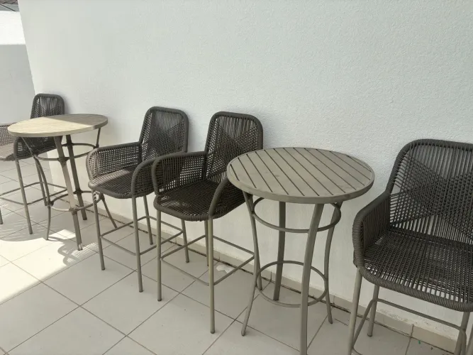 Bistros e cadeiras áreas externas - vende separado 