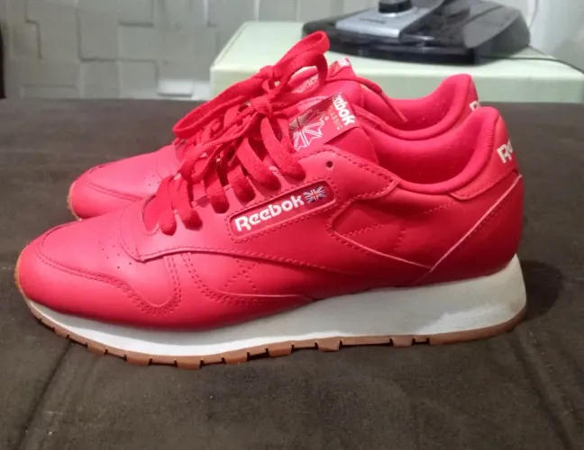 Tênis Reebok Feminino original e novo.