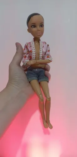 Boneca Liv articulada