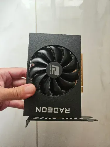 Placa de vídeo RX 6500 XT 4gb ddr6 6 excelente estado funcionando perfeitamente