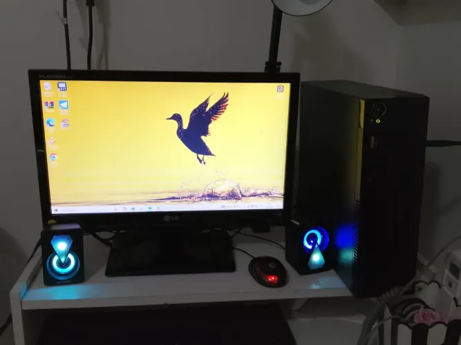 Computador em excelente estado.