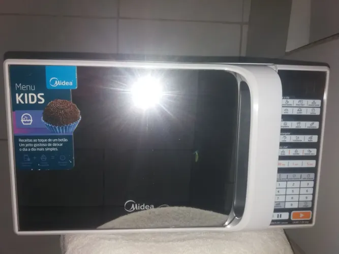 Microondas da midea."ESPELHADO"20 litros.em  otimo estado 