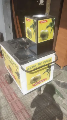 Carrinho de água de cocô
