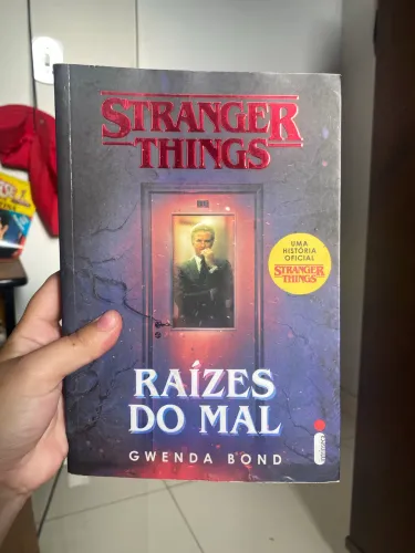 Livro Stranger things - Raízes do Mal