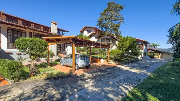 Casa em condomínio fechado nas Braunes, Nova Friburgo/RJ