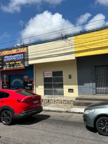 Alugo sala comercial na Av. Maria Lacerda