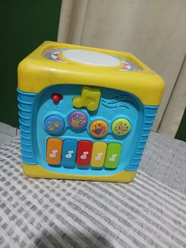 Cubo de Atividades Musical da marca Winfun .funcionando. obs falta peças para o encaixe 