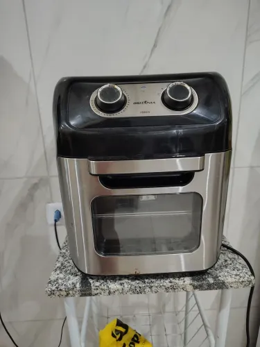 Fritadeira Air Fryer Oven Britânia modelo BFR2300P, 12 Litros 3 em 1. R$ 550,00