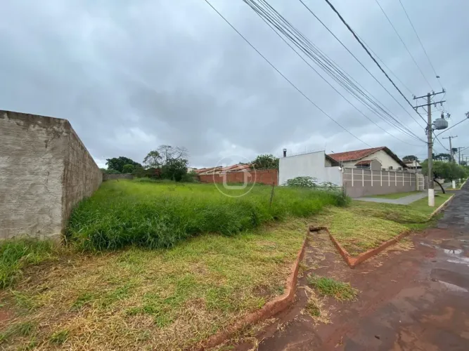 TERRENO COM 983,82 M² NA V. PLANALTO.