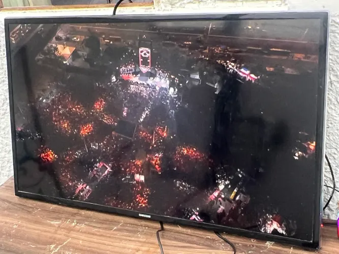 Tv smart 43 Polegadas Samsung Funcionando