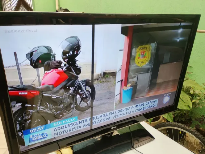 Tv 42 lg42ls3400,.faixa na tela demais funcionando perfeitamente