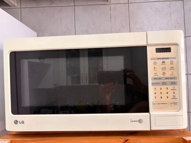 Micro-ondas LG iWave 31 Litros - Branco