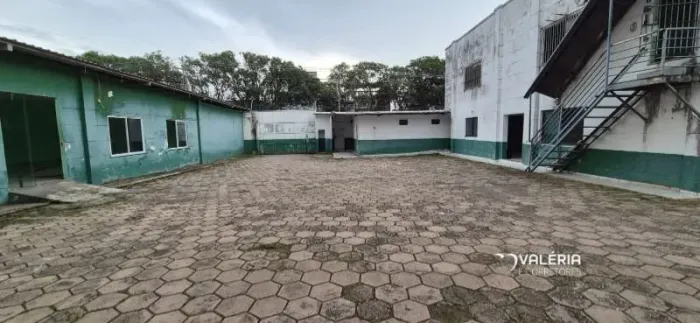 GALPÃO NA PEDREIRA COM 1895M²