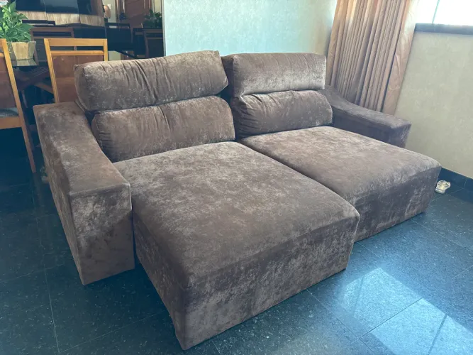Sofá com chaise marrom