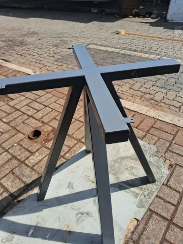 Mesa de metalon