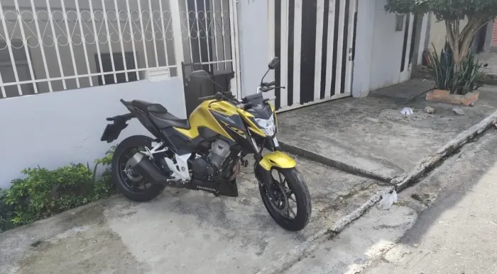 Honda CB 300F Twister ABS 2023 - Excelente estado