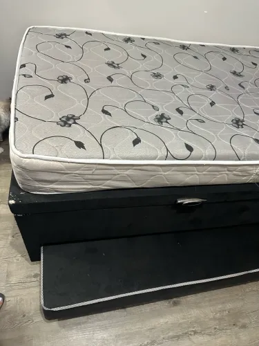 Cama solteiro, box, baú e cama auxiliar