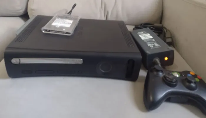 Xbox 360 Fat - HD 60 GB + HD Externo 320 GB + 50 Jogos<br>