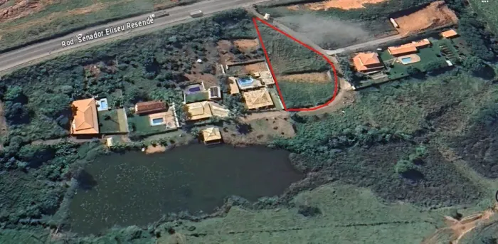 Terreno de 2200 m² em condomínio fechado (com poço artesiano e eletricidade pronta)