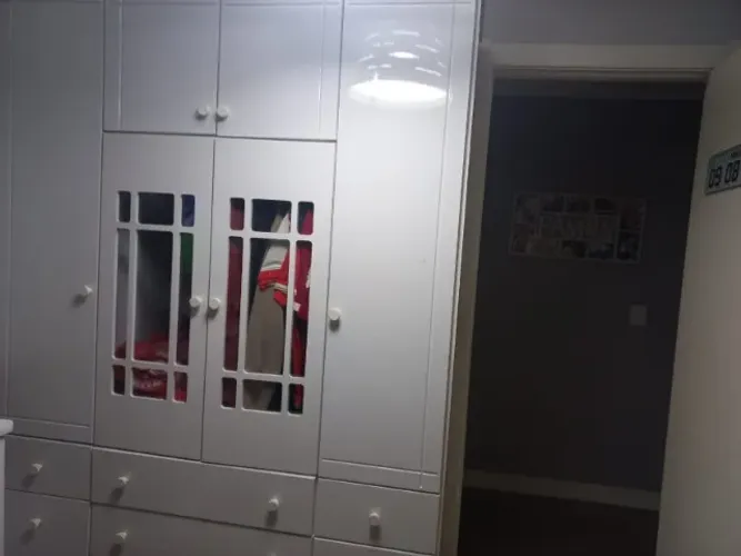 Quarto infantil contendo Roupeiro, Bi cama e Cômoda em MDP