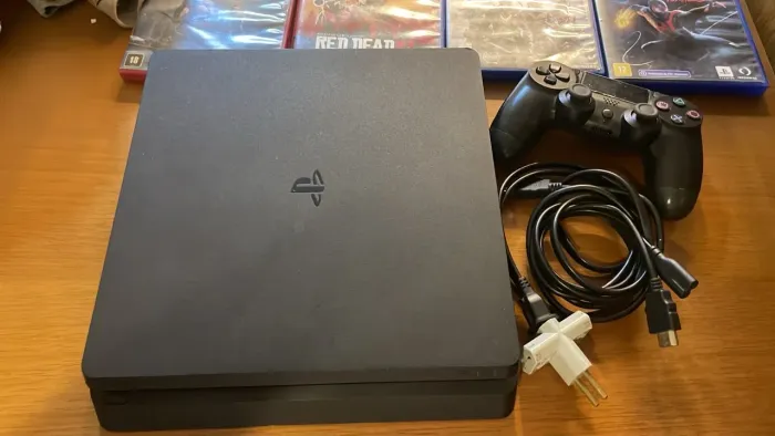 Vende-se ps4 seminovo