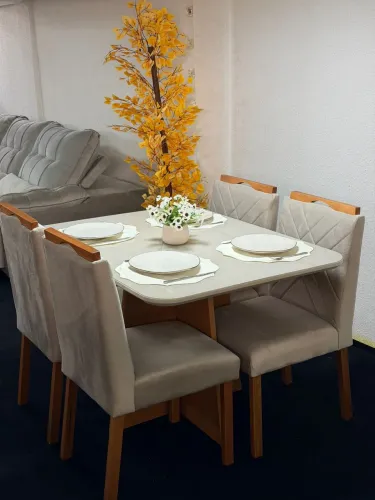 Mesa de Jantar 4 Lugares Cadeiras Em Madeira Pronta Entrega