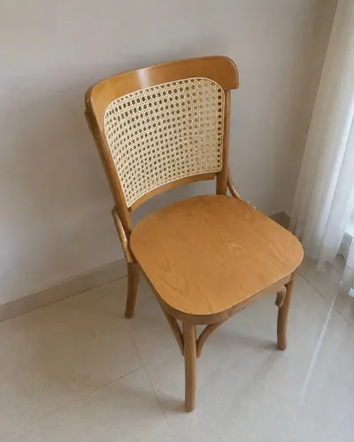 Cadeira estilo Thonet curvada com palha