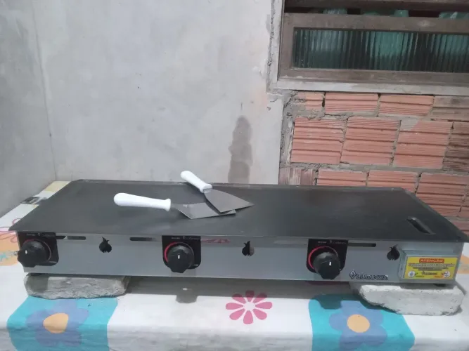 Vendo chapa de lanche 90x30 com acessórios 