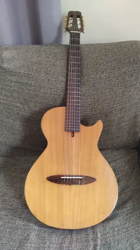 violão Tagima modena nylon em excelente estado, para venda ou troca por um teclado.