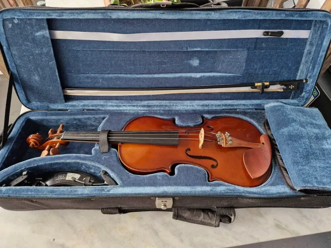 Violino Eagle 4/4 semi-novo com case original
