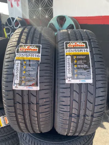 02 pneus Crystone 205/55/16 remolde novo