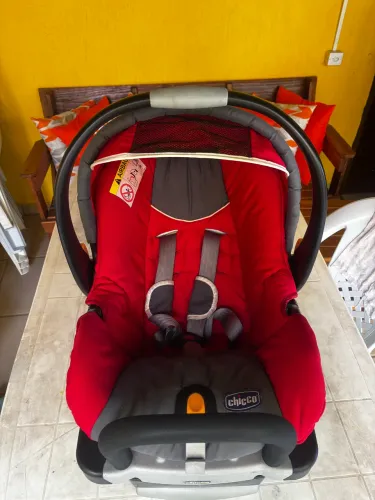 Bebe conforto Chicco com base automotiva