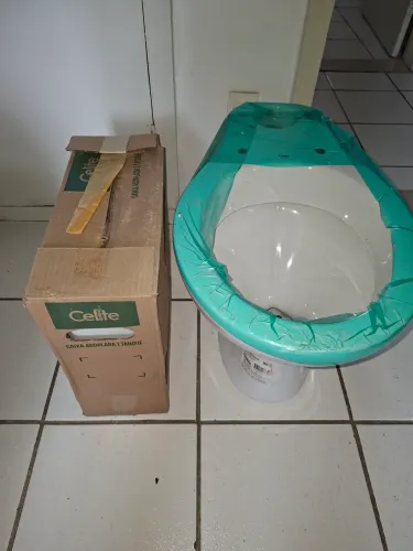 Vendo Bacia Sanitária com caixa acoplada NOVA