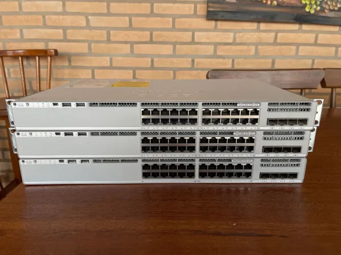 Switch Cisco Catalyst 9200L 24 portas POE+ 4 x1G