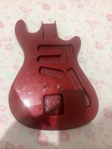 Corpo de guitarra tonante