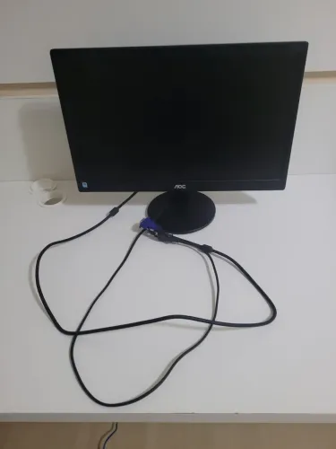 Monitor AOC 18,5" LED Widescreen HD (Modelo E970SWN) - Excelente Estado