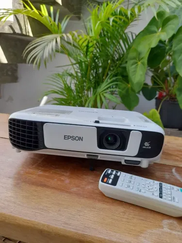Projetor Epson Powerlite S41+ HDMI, 3300 Lumens.