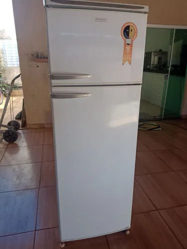 Vendo geladeira 110 volts