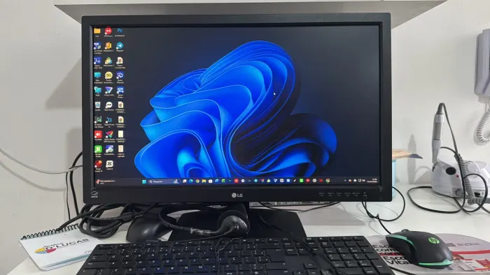 MONITOR 23? LG